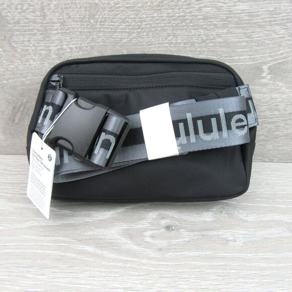 Lululemon Everywhere Belt Bag "Wordmark" Black (1L) Travel Vacation NEW - Picture 6 of 16